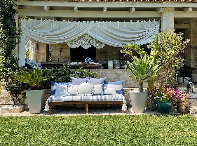 Villa Lalla Luxury With Private Pool, Sea View & Spacious Garden *