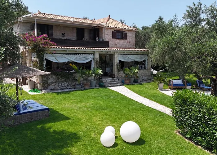 Lalla Luxury With Private Pool, Sea View & Spacious Garden Villa Lithakia (Zakynthos)