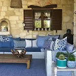 Villa Lalla Luxury With Private Pool, Sea View & Spacious Garden Lithakiá