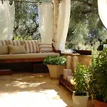 Villa Lalla Luxury With Private Pool, Sea View & Spacious Garden Lithakiá