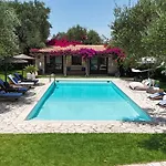 Villa Lalla Luxury With Private Pool, Sea View & Spacious Garden