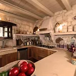 Villa Lalla Luxury With Private Pool, Sea View & Spacious Garden Lithakiá
