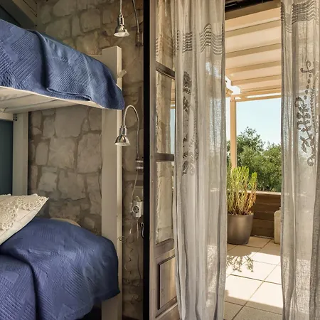 Vilă Villa Lalla With Private Pool, Sea View & Spacious Garden