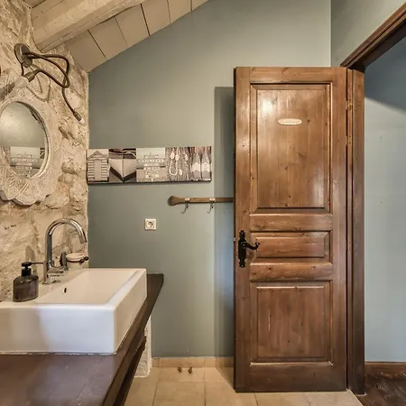 Villa Lalla With Private Pool, Sea View & Spacious Garden Vilă