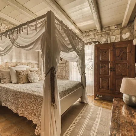 Villa Lalla With Private Pool, Sea View & Spacious Garden Vilă *