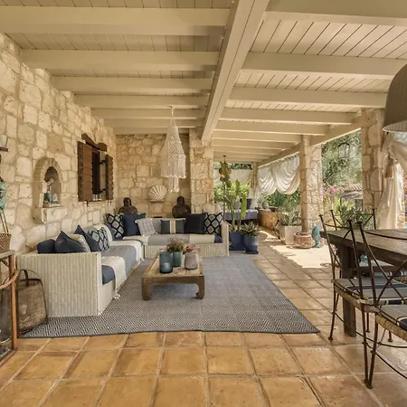 Villa Lalla With Private Pool, Sea View & Spacious Garden Vilă *