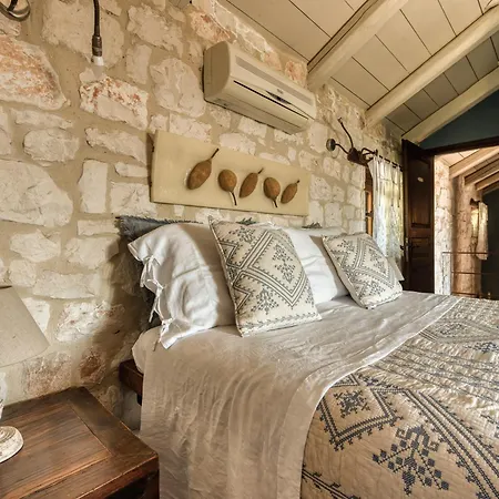 Vilă Villa Lalla With Private Pool, Sea View & Spacious Garden