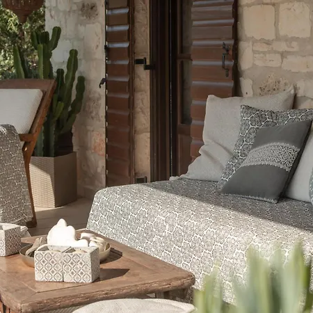 Villa Lalla With Private Pool, Sea View & Spacious Garden