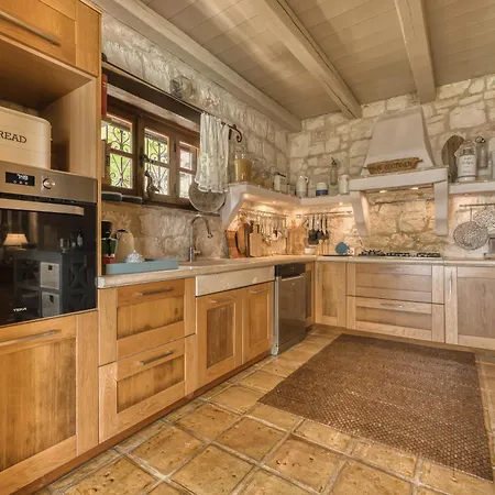 Vilă Villa Lalla With Private Pool, Sea View & Spacious Garden