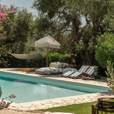 Villa Lalla With Private Pool, Sea View & Spacious Garden *