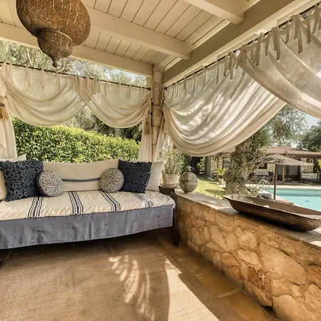 Villa Lalla With Private Pool, Sea View & Spacious Garden