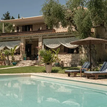 Villa Lalla With Private Pool, Sea View & Spacious Garden *