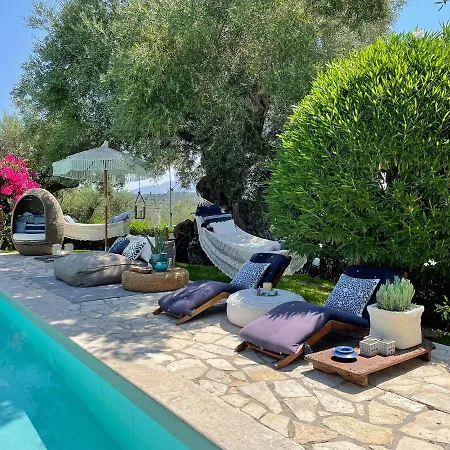 Lalla Luxury Villa With Private Pool, Sea View & Spacious Garden ヴィラ Lithakia