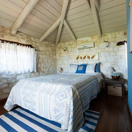 Lalla Luxury Villa With Private Pool, Sea View & Spacious Garden Lithakia